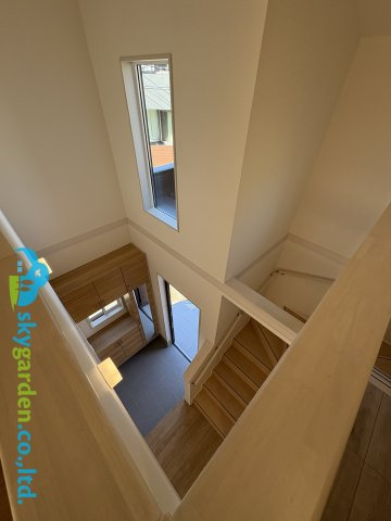 藤沢市羽鳥５丁目 ２号棟の内装|吹抜けのある玄関ホール