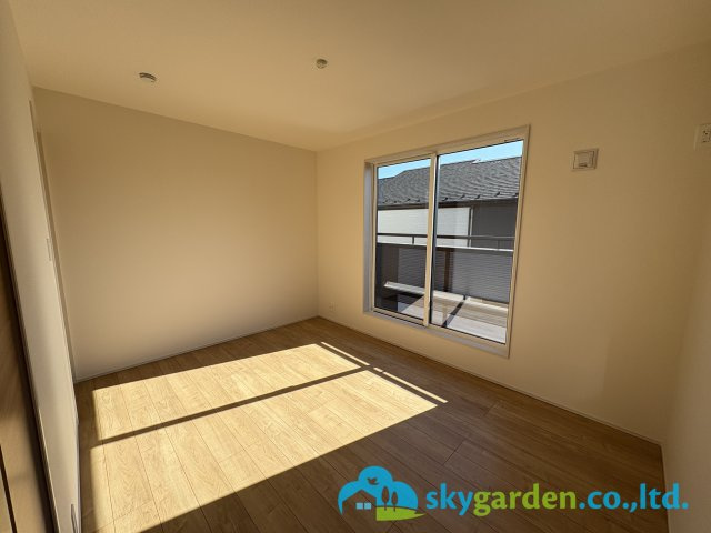 藤沢市羽鳥５丁目 ２号棟の洋室|明るい洋室です