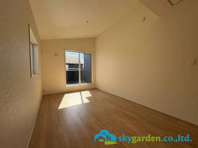 藤沢市羽鳥５丁目 ２号棟の寝室|開放的な寝室です