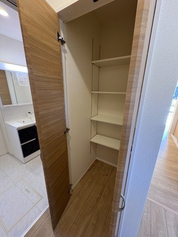 藤沢市羽鳥５丁目 ２号棟の収納|廊下の収納