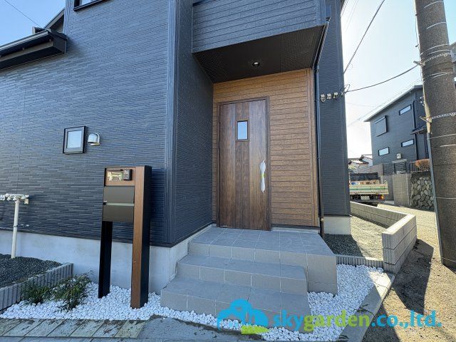 藤沢市羽鳥５丁目 ２号棟の外観|玄関前の様子