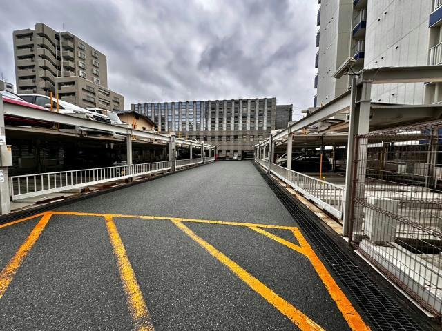 エンブレイス姫路下寺町の駐車場