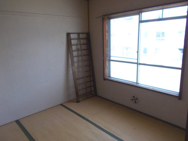 垂水高丸住宅５号棟の和室|日本らしい落ち着いた雰囲気の和室です
