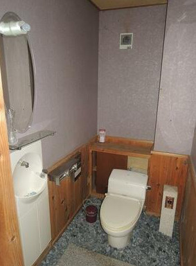 守山市木浜町の店舗事務所のトイレ