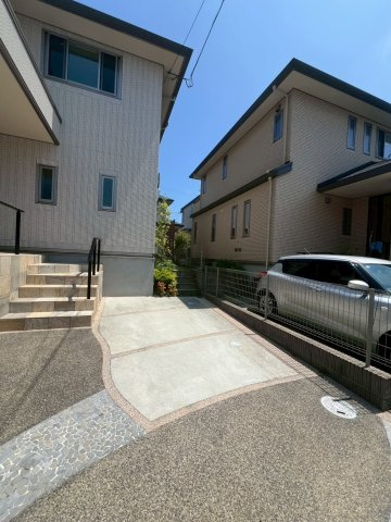 井吹台北町5丁目戸建の駐車場