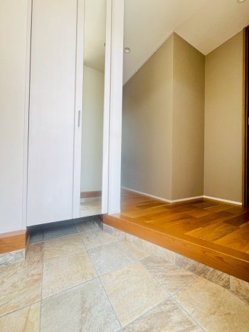井吹台北町5丁目戸建の玄関