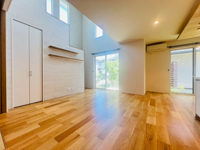 井吹台北町5丁目戸建の居間・リビング