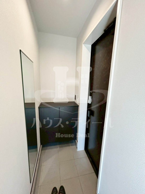 【玄関】 | Hale Luana | 収納もある玄関です