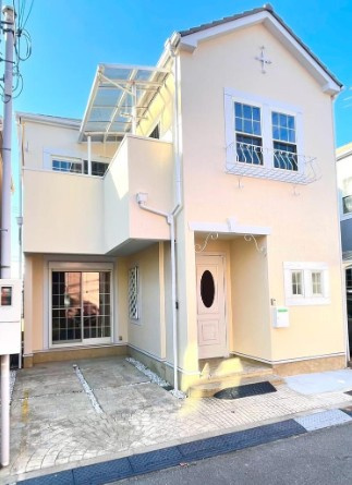 清水町　中古一戸建ての外観|新しい生活にいかがでしょうか？外観はお住まいの顔になります。こだわりたいポイントですね。外壁塗装や屋根塗装のご相談も承っております。
■現地内覧・資金計画相談・住宅ローン相談もお問合せ受付中■