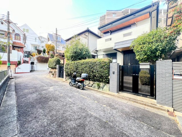 甑岩町の前面道路含む現地写真
