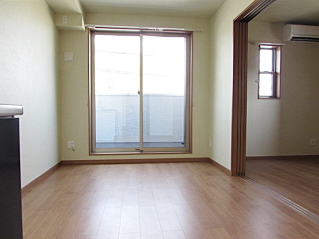 ナウハウス山本の居間・リビング|こちらの居間で趣味の時間をお楽しみください