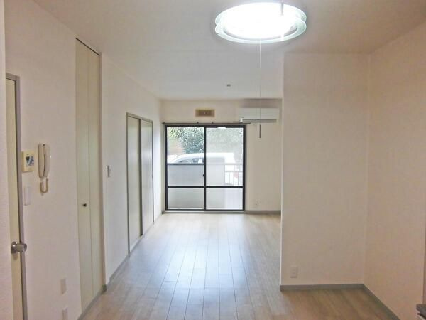 Ｂｅｅコート大宮Ⅲの居間・リビング