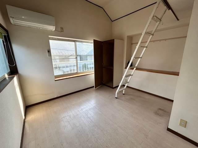 三鷹市牟礼３丁目のアパートの居間・リビング|清掃前です