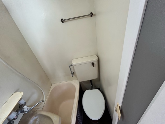 三鷹市牟礼３丁目のアパートのトイレ|清掃前です