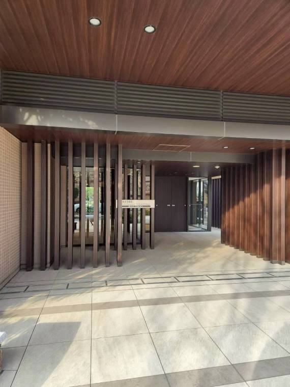 ドレッセ横浜十日市場サニーテラスのエントランス