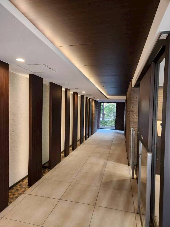 ドレッセ横浜十日市場サニーテラスのロビー