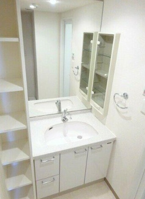 【洗面所】 | パテラ川口 | 広い洗面スペース