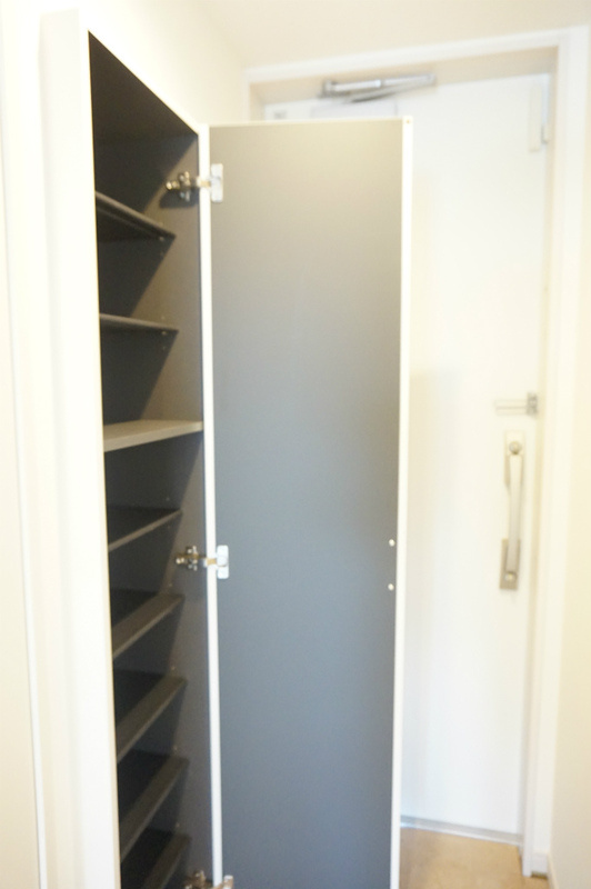 リブリ・グリュ アンレーヴの玄関