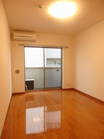 本八幡レジデンスの居間・リビング