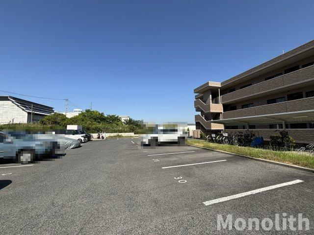 ラフォレグラースの駐車場