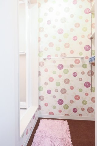 わんにゃんハウス国分寺の浴室|脱衣所もしっかりと確保されています。