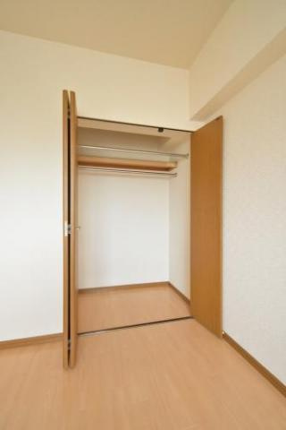クレベール清水の収納|【ファミリー様へ】洋服も掛けれて、収納が豊富です。♪