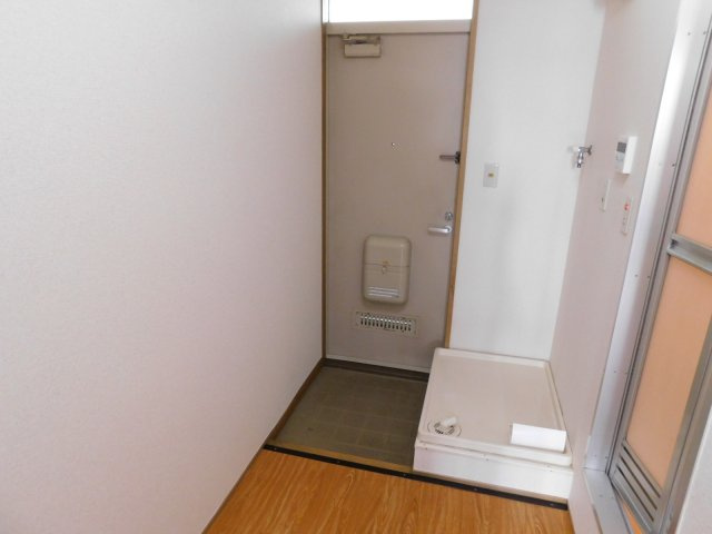 武蔵野市境南町３丁目のアパートの玄関