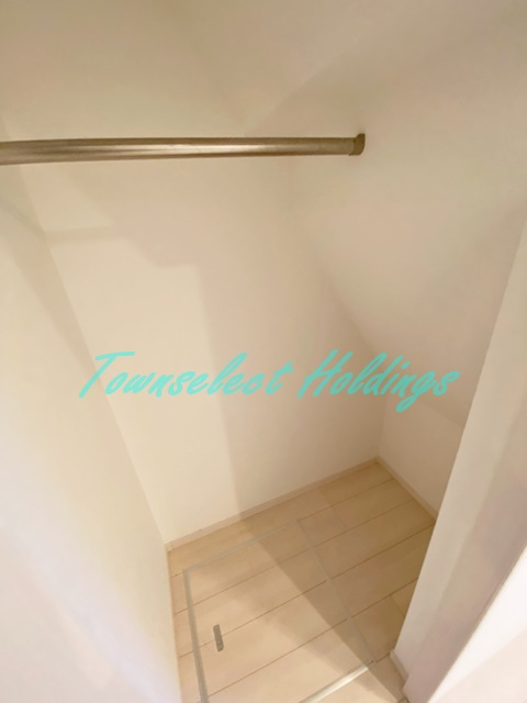 ハーミットクラブハウス追浜ヒルズの収納|ポール付きで使い勝手の良いクローゼット♪