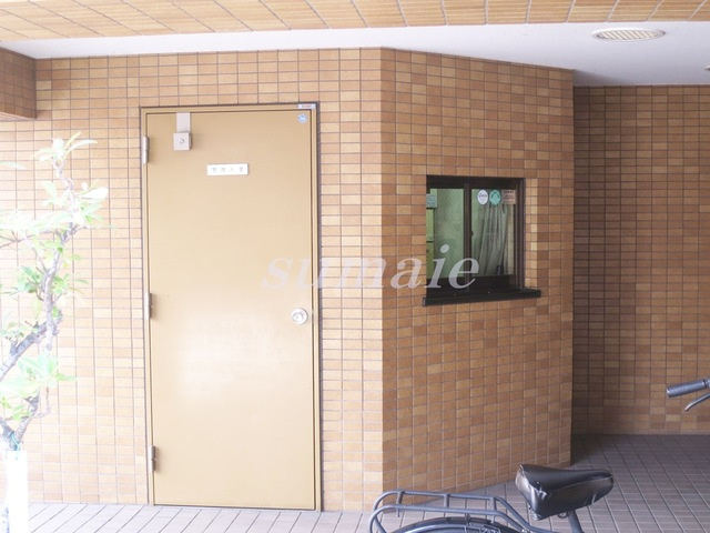 駒込グローリア初穂のエントランス|管理人室が入口にあります