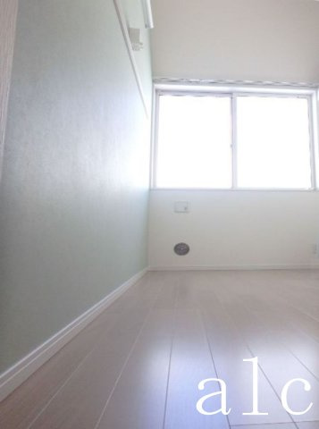 グラード中野中央の居間・リビング|オシャレなホワイトフローリング