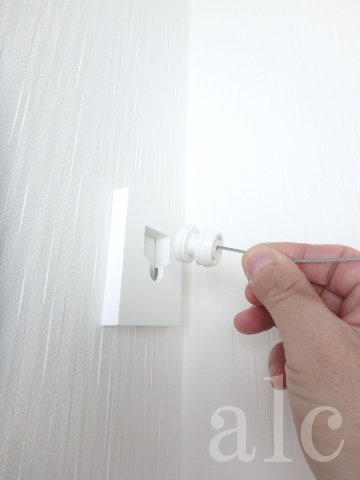 グラード中野中央の設備|反対側に取り付け。洗濯物等を干す設備としてご活用が可能です。