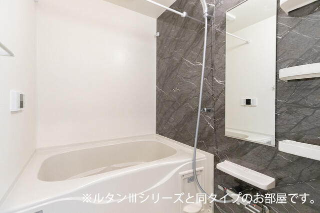 稲城市矢野口のアパートの浴室