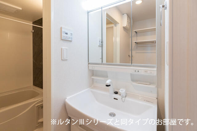 稲城市矢野口のアパートの洗面所