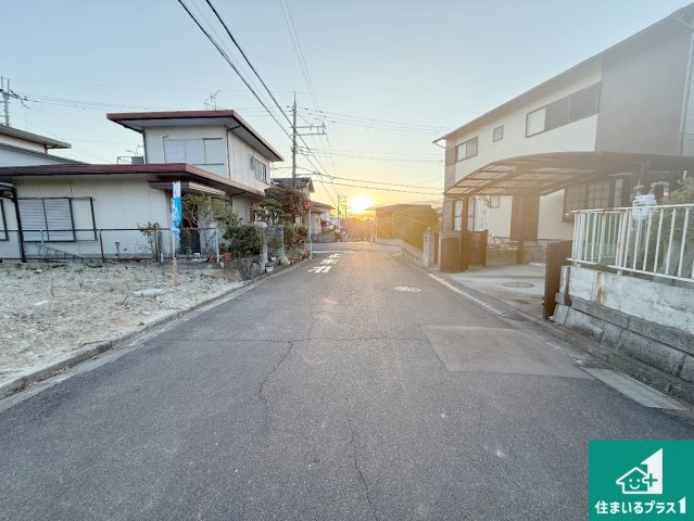 岸和田市岡山町　第4期　新築一戸建ての前面道路含む現地写真|現在建築中！落ち着いた街並みで新生活を始めることが出来そう！周辺の物件も併せてご紹介させて頂きます！