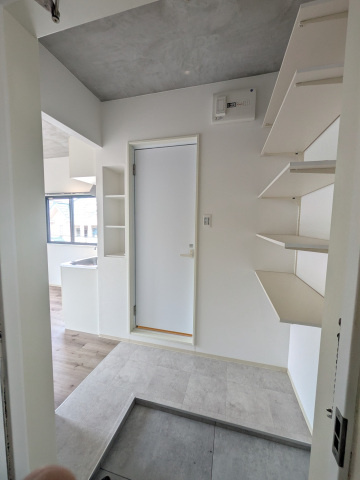 ワースビルディング南蟹屋町の玄関