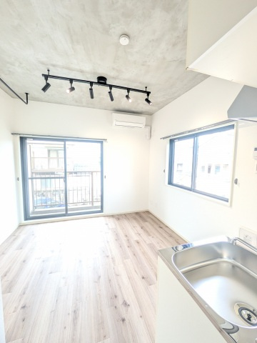 ワースビルディング南蟹屋町の洋室