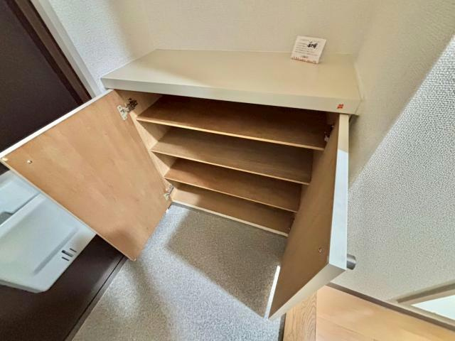 フラッツ・アイの玄関