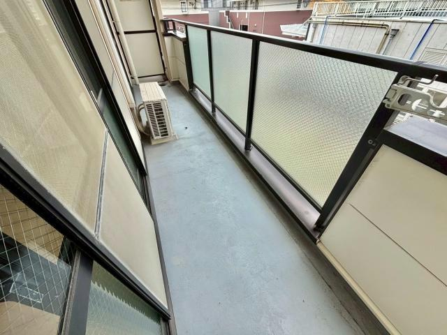 フラッツ・アイのバルコニー