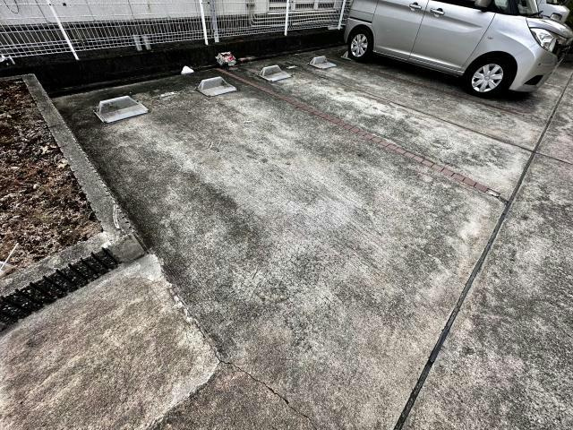 フラッツ・アイの駐車場