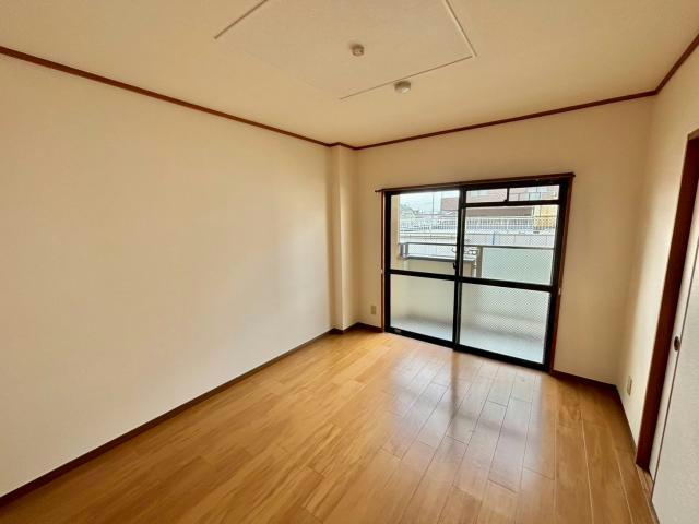 フラッツ・アイの洋室