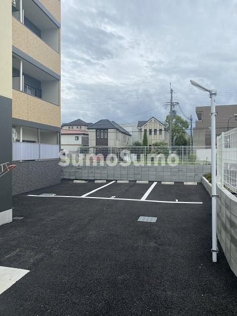 E-インフィニティ塚口の駐車場|駐車場完備です