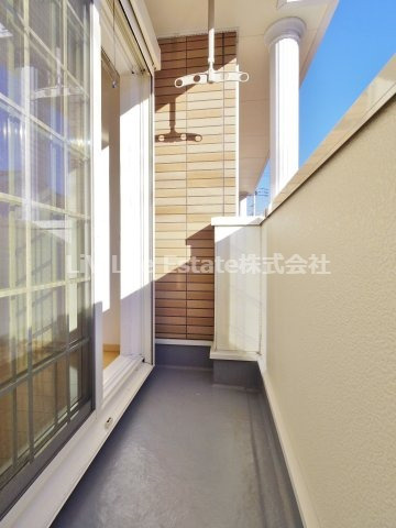 西東京市向台町１丁目のアパートのバルコニー