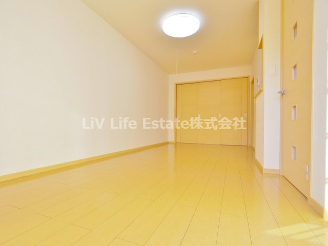 西東京市向台町１丁目のアパートの居間・リビング