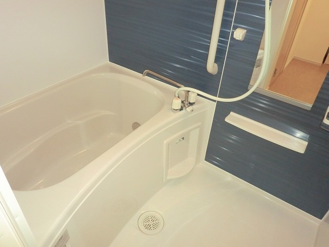 西東京市向台町１丁目のアパートの浴室