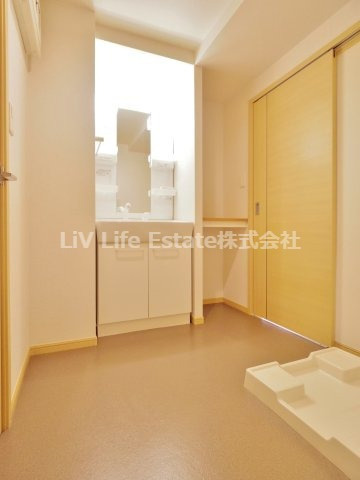 西東京市向台町１丁目のアパートの洗面所