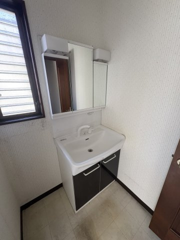 小川町東小川6丁目　中古戸建の独立洗面台|1F