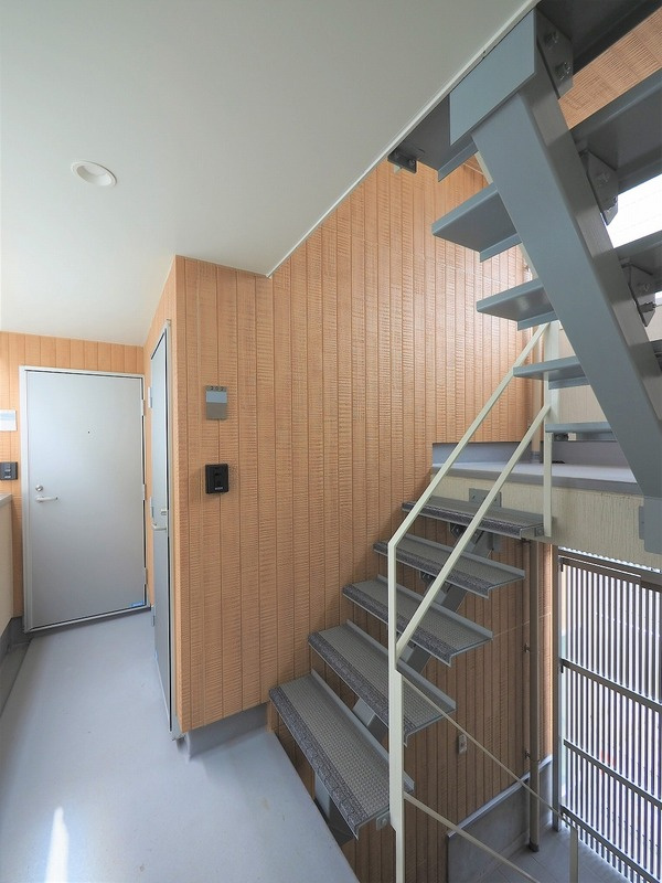 中野区野方１丁目のアパートの玄関