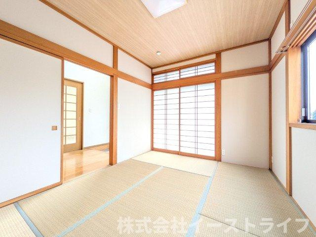 【中古物件】　いわき市小名浜字林ノ上　フルリフォーム済みの和室|玄関横西側6帖の和室