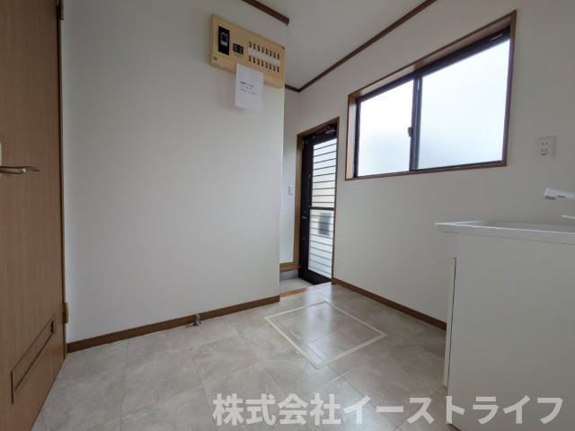 【中古物件】　いわき市小名浜字林ノ上　フルリフォーム済みの脱衣所|広さも十分な脱衣室