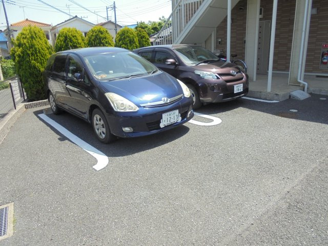 ルミエールⅡの駐車場